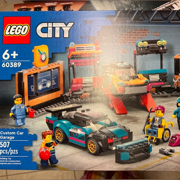LEGO CITY: Custom Car Garage (60389) 507 Pcs new sealed
